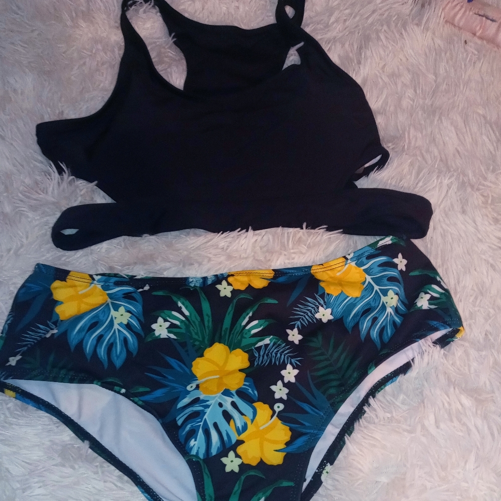 2 piece bikini - Picture 2 of 4